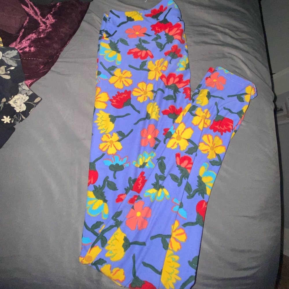 Beautiful purple floral leggings!